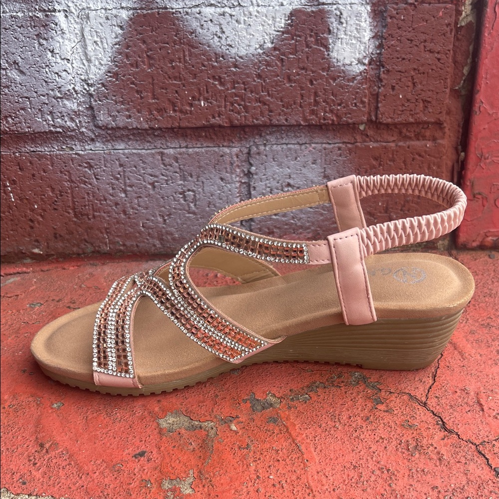 Elegant Pink Wedge Sandals - Picture 3 of 6